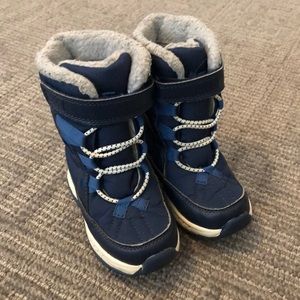 Snow boots